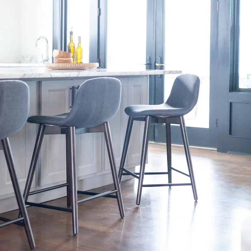 Tabouret de comptoir rembourré en bois massif avec repose-pieds par