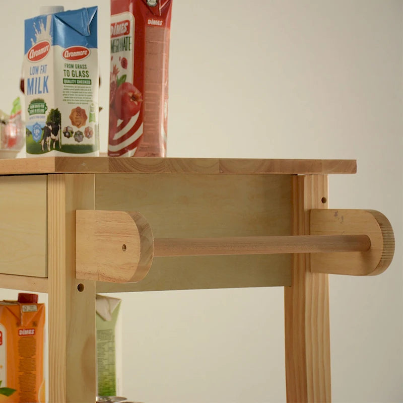 Desserte de cuisine avec dessus en bois massif et roulettes verrouillables