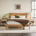 Lit Queen en bois massif de style transitionnel