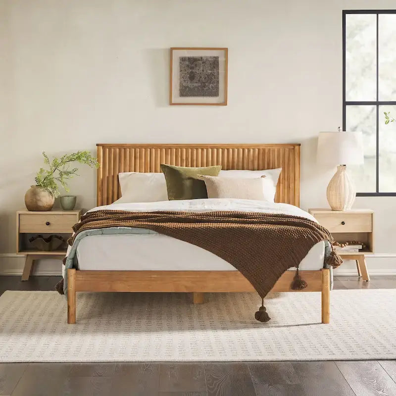 Lit Queen en bois massif de style transitionnel