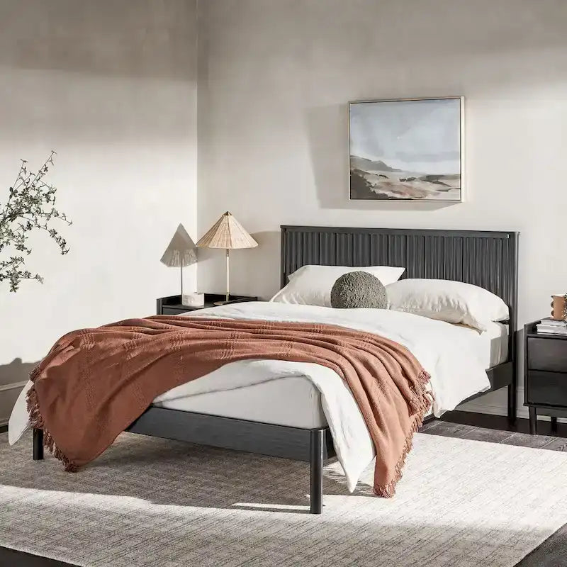 Lit Queen en bois massif de style transitionnel