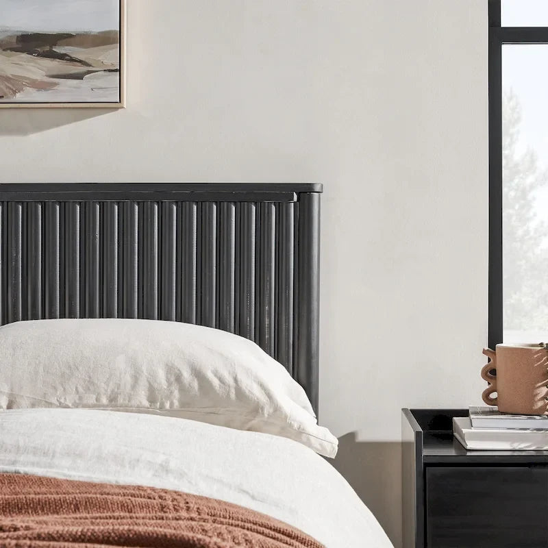 Lit Queen en bois massif de style transitionnel