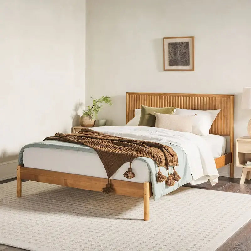 Lit Queen en bois massif de style transitionnel