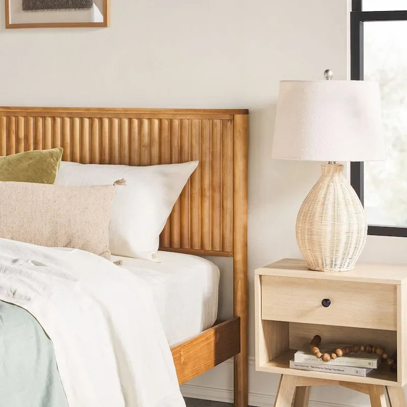 Lit Queen en bois massif de style transitionnel