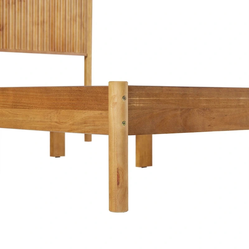 Lit Queen en bois massif de style transitionnel